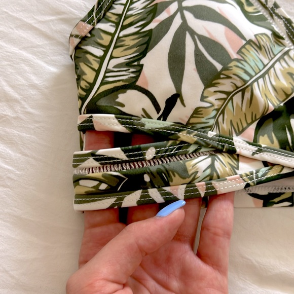 Cabana del Sol Wrap Bikini Set - Green Leaf Pattern - Picture 5 of 10